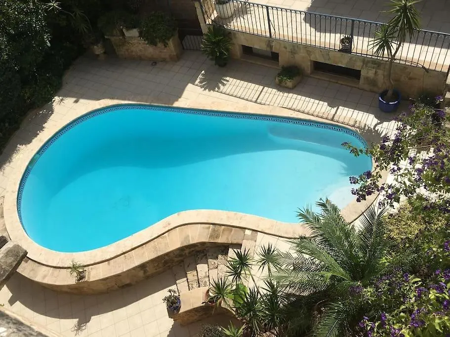 Studio Apartment With Pool In House Of Character. Birkirkara
