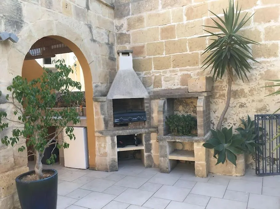 Studio Apartment With Pool In House Of Character. Birkirkara